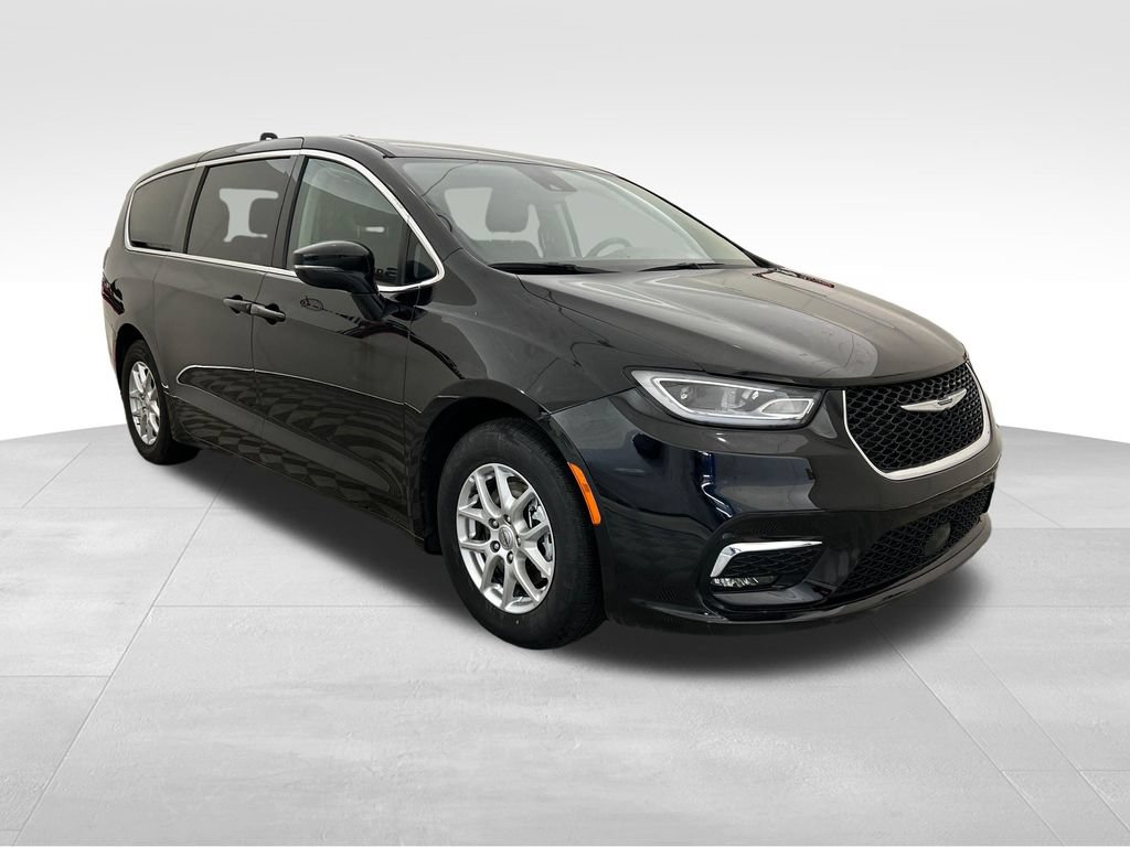 Used 2024 Chrysler Pacifica Touring-L FWD image 8