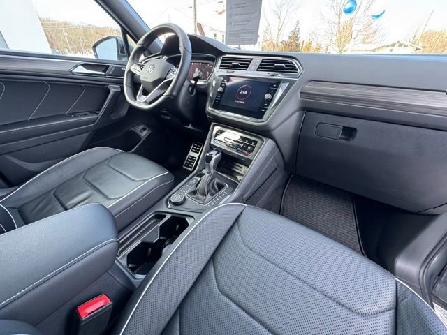 Certified 2022 Volkswagen Tiguan SEL R-Line image 27