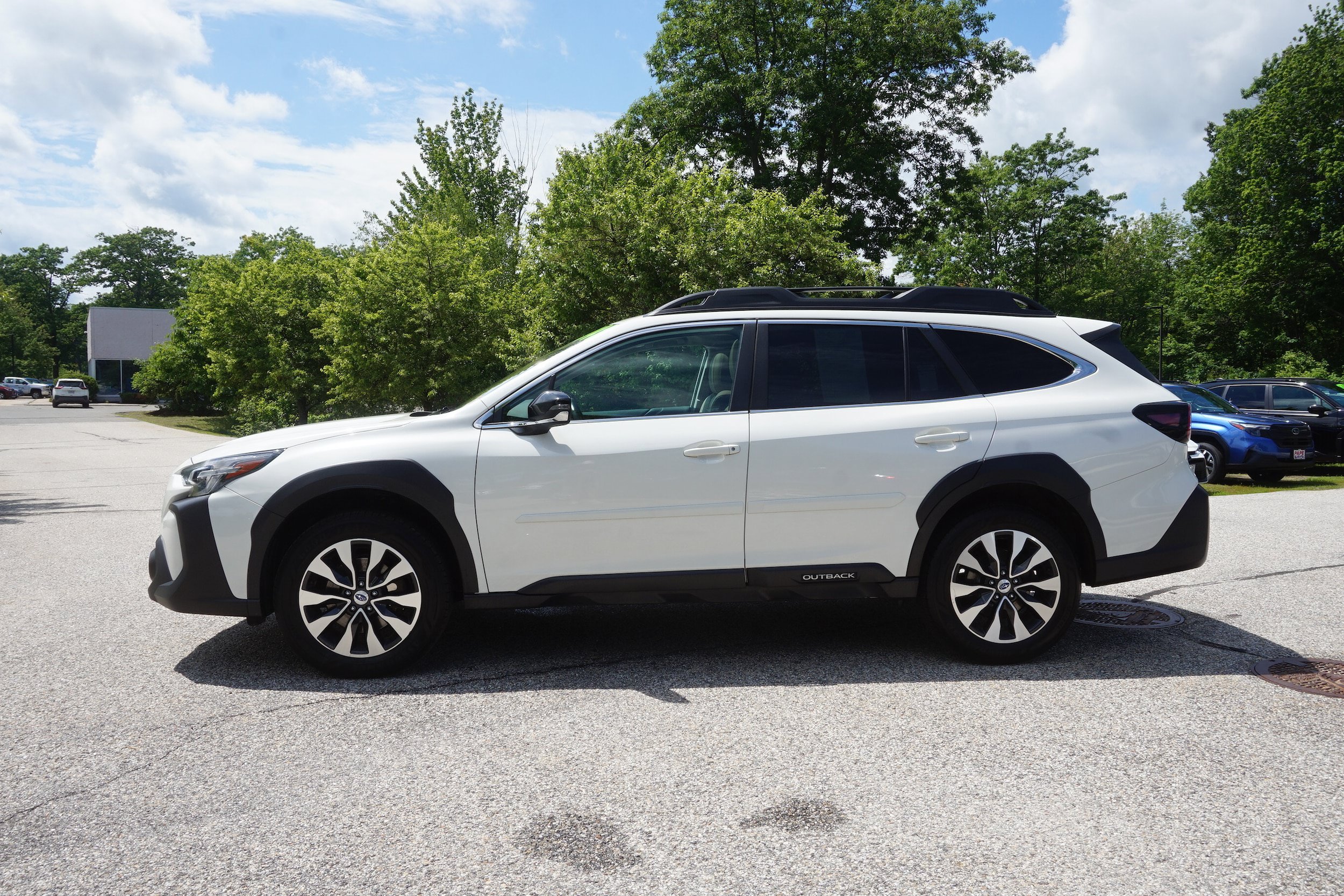 Used 2023 Subaru Outback Limited AWD/4WD image 8