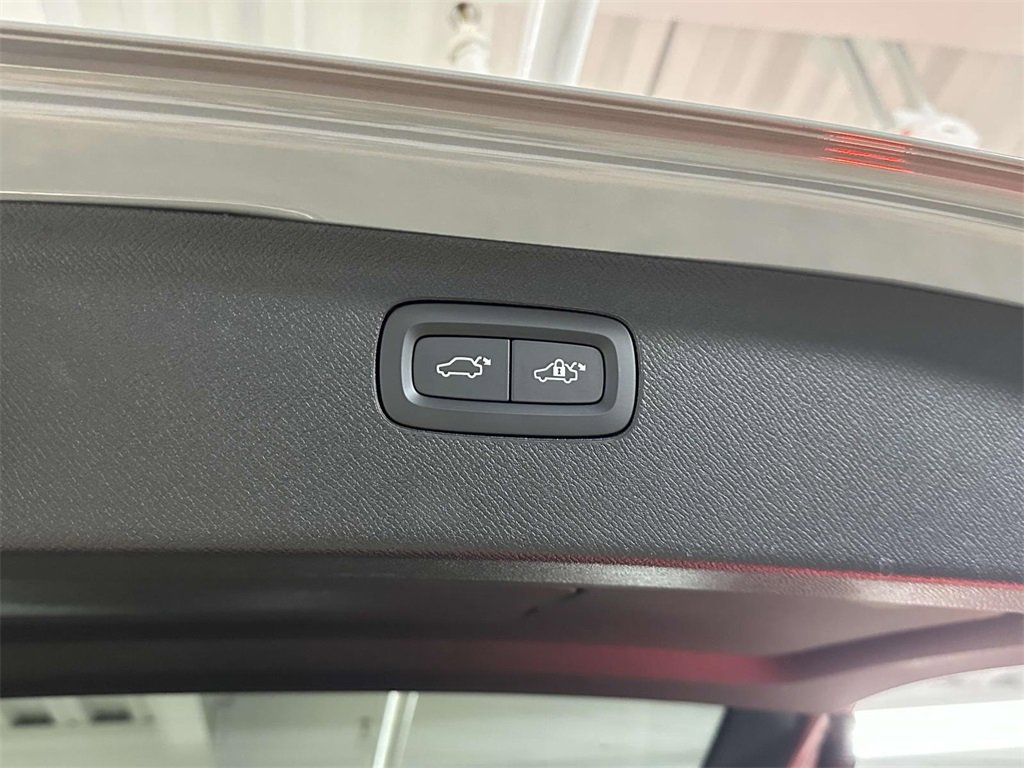 Used 2025 Volvo XC90 B6 Plus w/ Protection Package Premier image 15