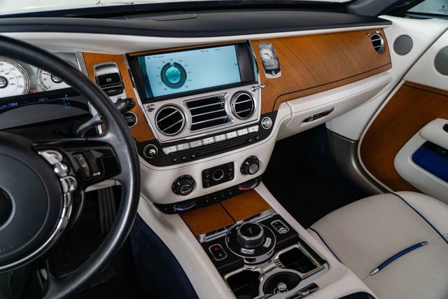 Used 2017 Rolls-Royce Dawn image 21