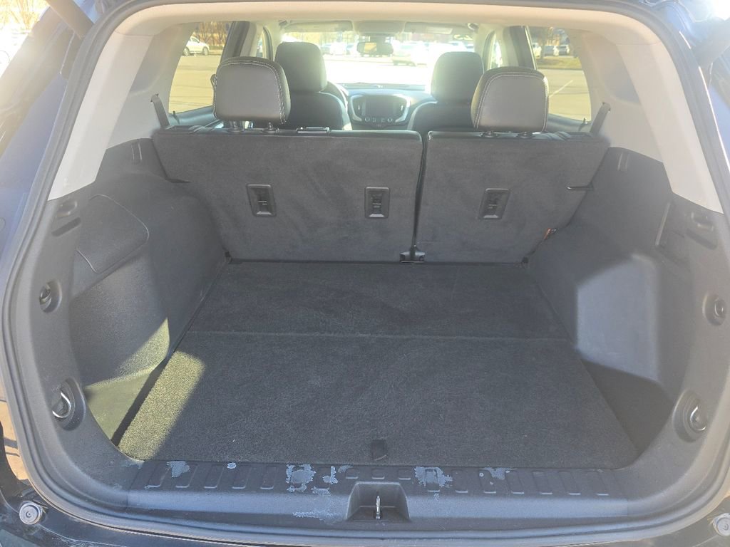 Used 2023 GMC Terrain SLT image 16