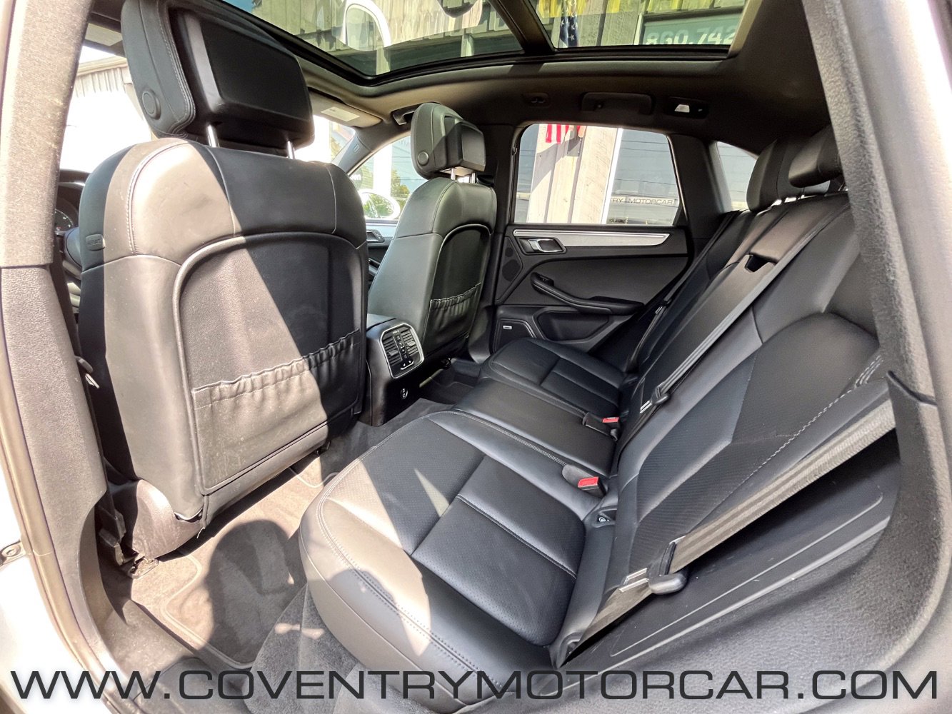 Used 2022 Porsche Macan image 38