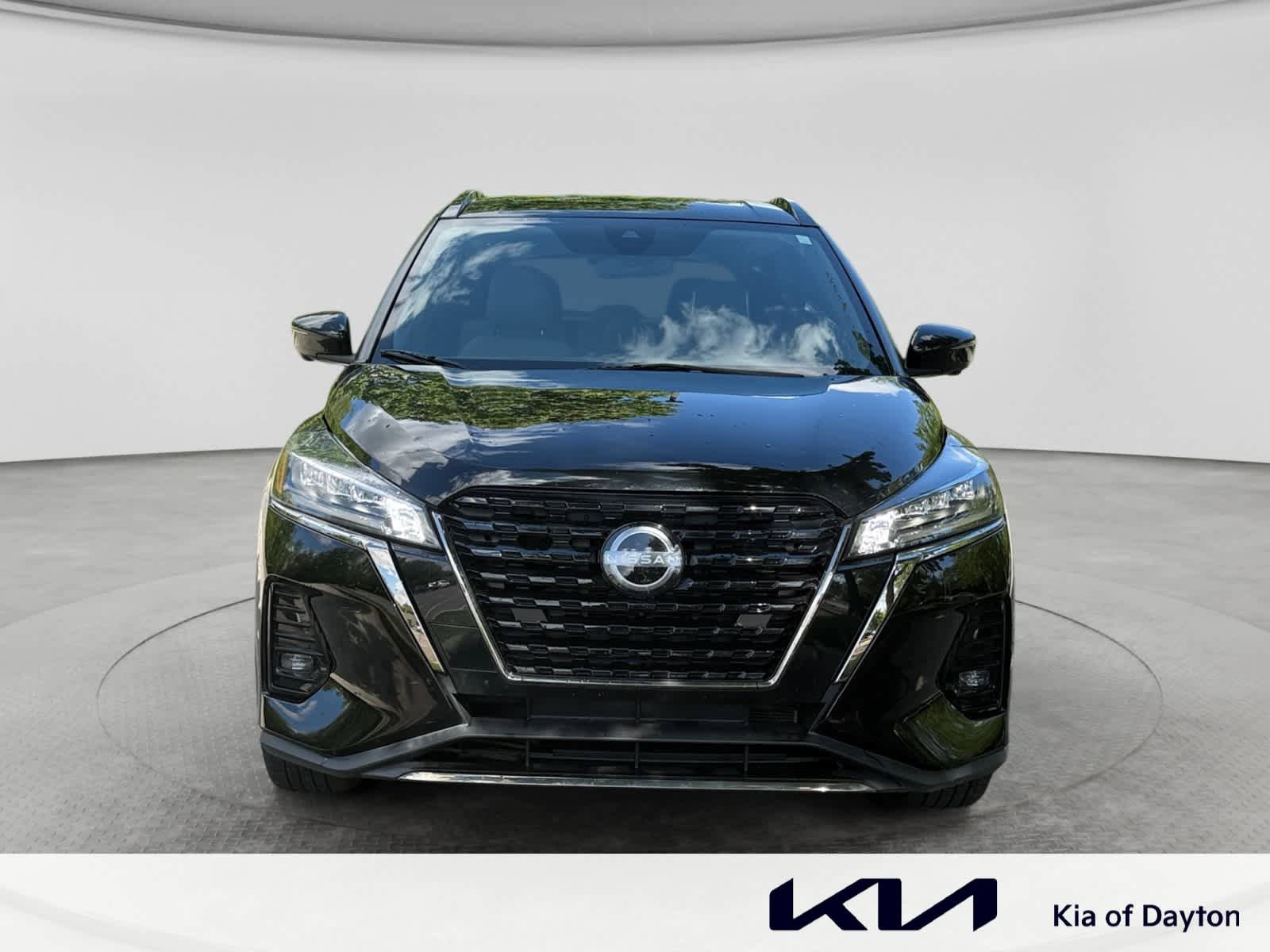 Used 2022 Nissan Kicks SR w/ Premium Package FWD image 2