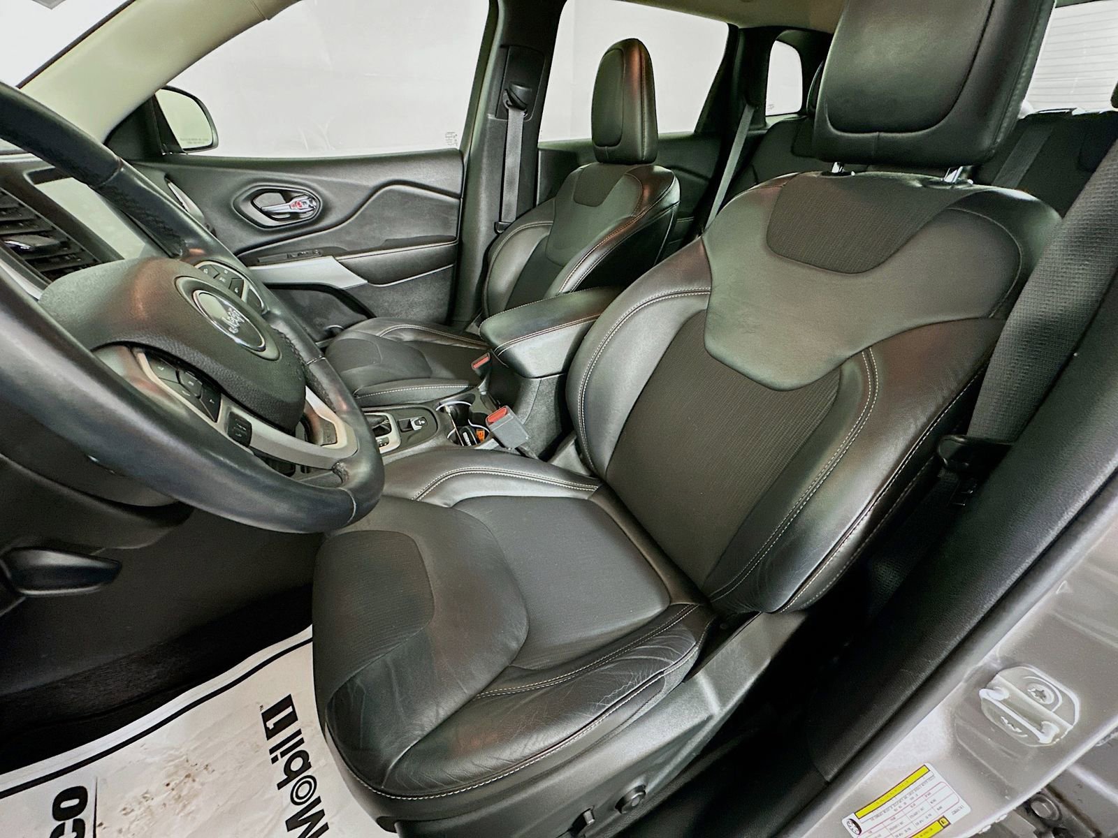 Used 2018 Jeep Cherokee Latitude Plus w/ Comfort/Convenience Group image 20