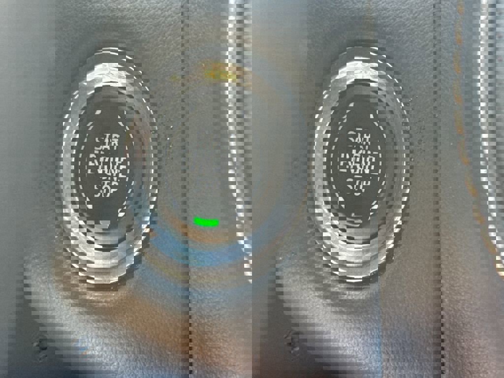 Used 2023 GMC Yukon SLT w/ SLT Luxury Package image 30