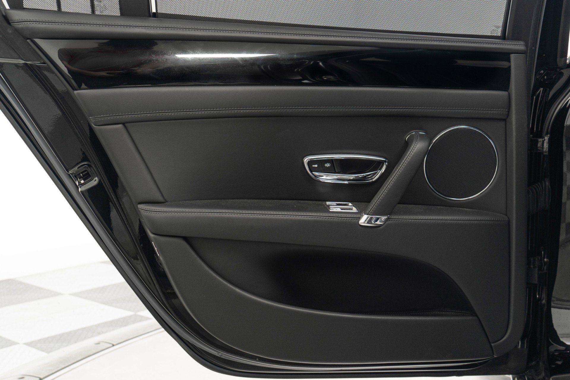 Used 2015 Bentley Flying Spur W12 image 36