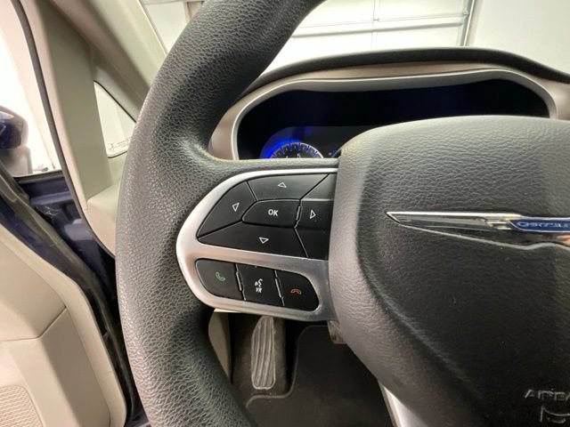 Used 2018 Chrysler Pacifica L FWD image 4
