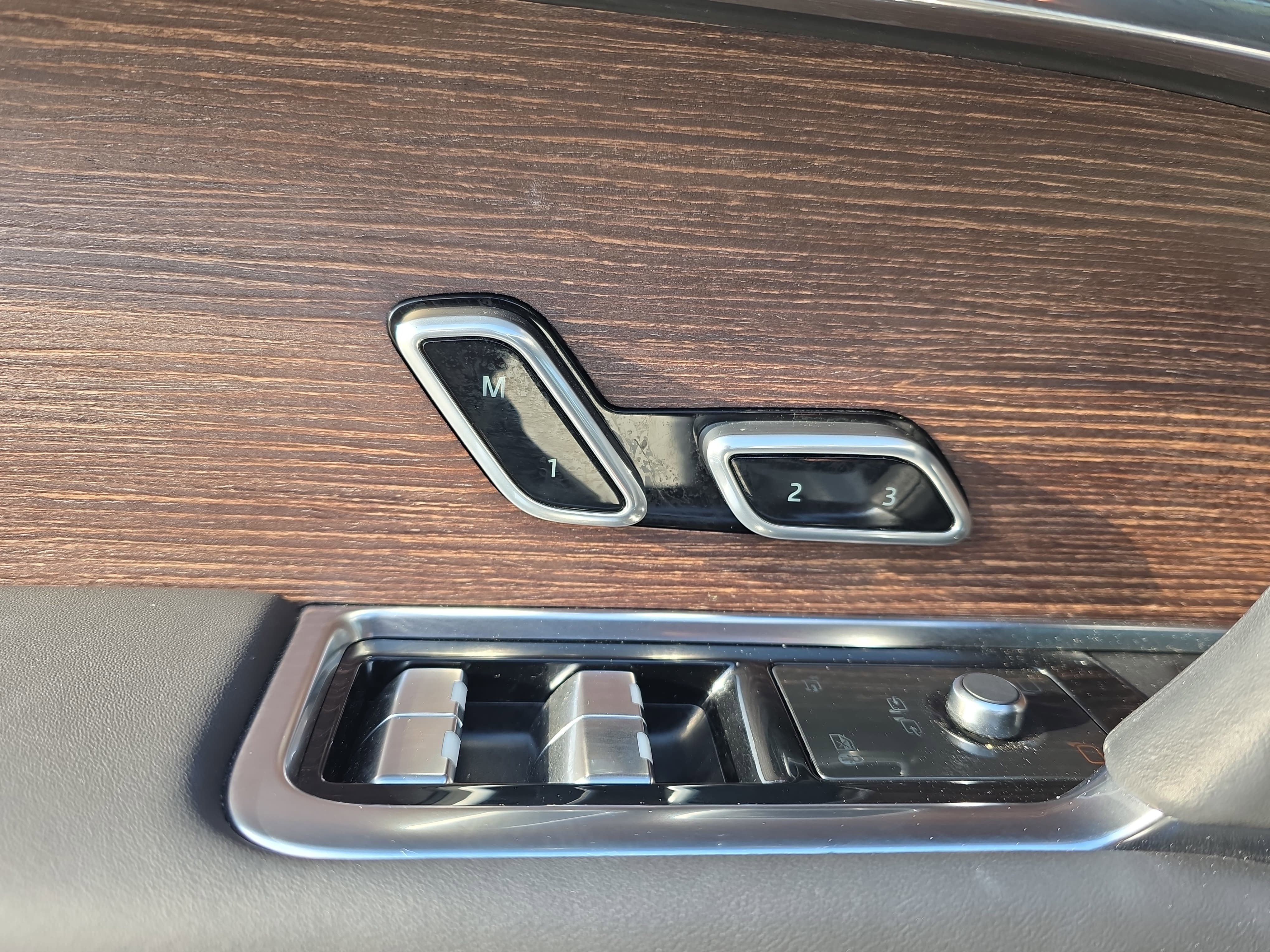Certified 2023 Land Rover Range Rover SE image 28