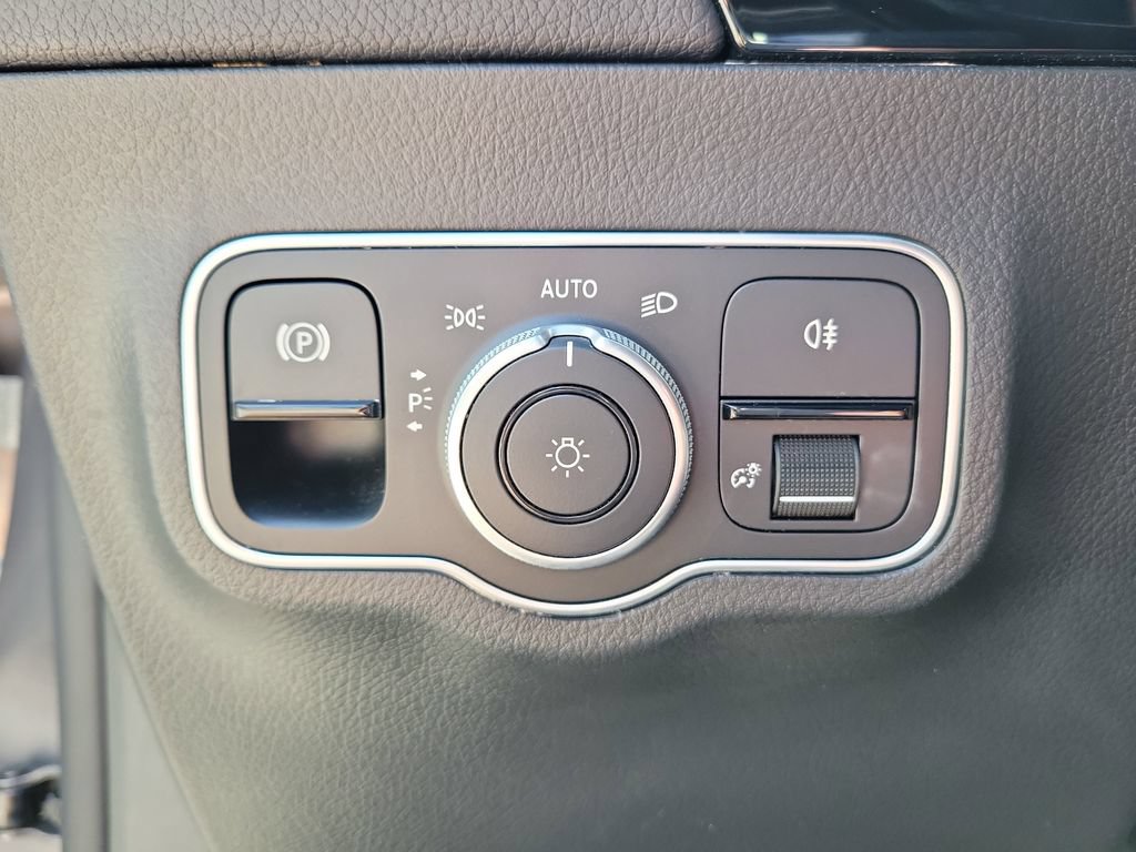 Used 2023 Mercedes-Benz GLA 250 4MATIC w/ AMG Line Exterior image 23