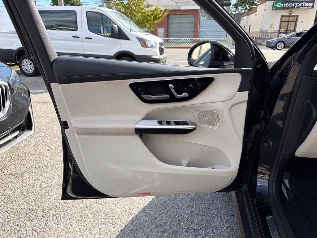 Used 2023 Mercedes-Benz GLC 300 4MATIC image 29