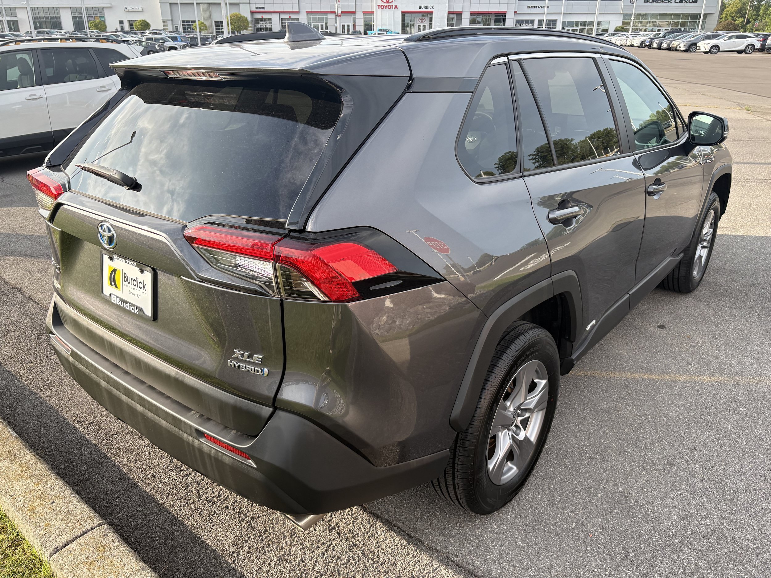 Used 2022 Toyota RAV4 XLE AWD/4WD image 5