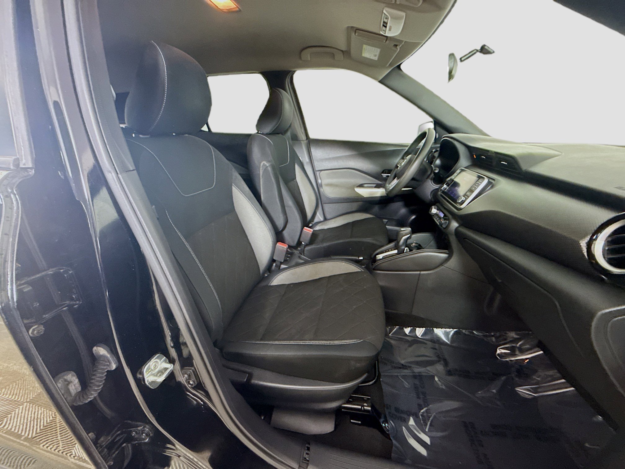 Used 2018 Nissan Kicks SV FWD image 29