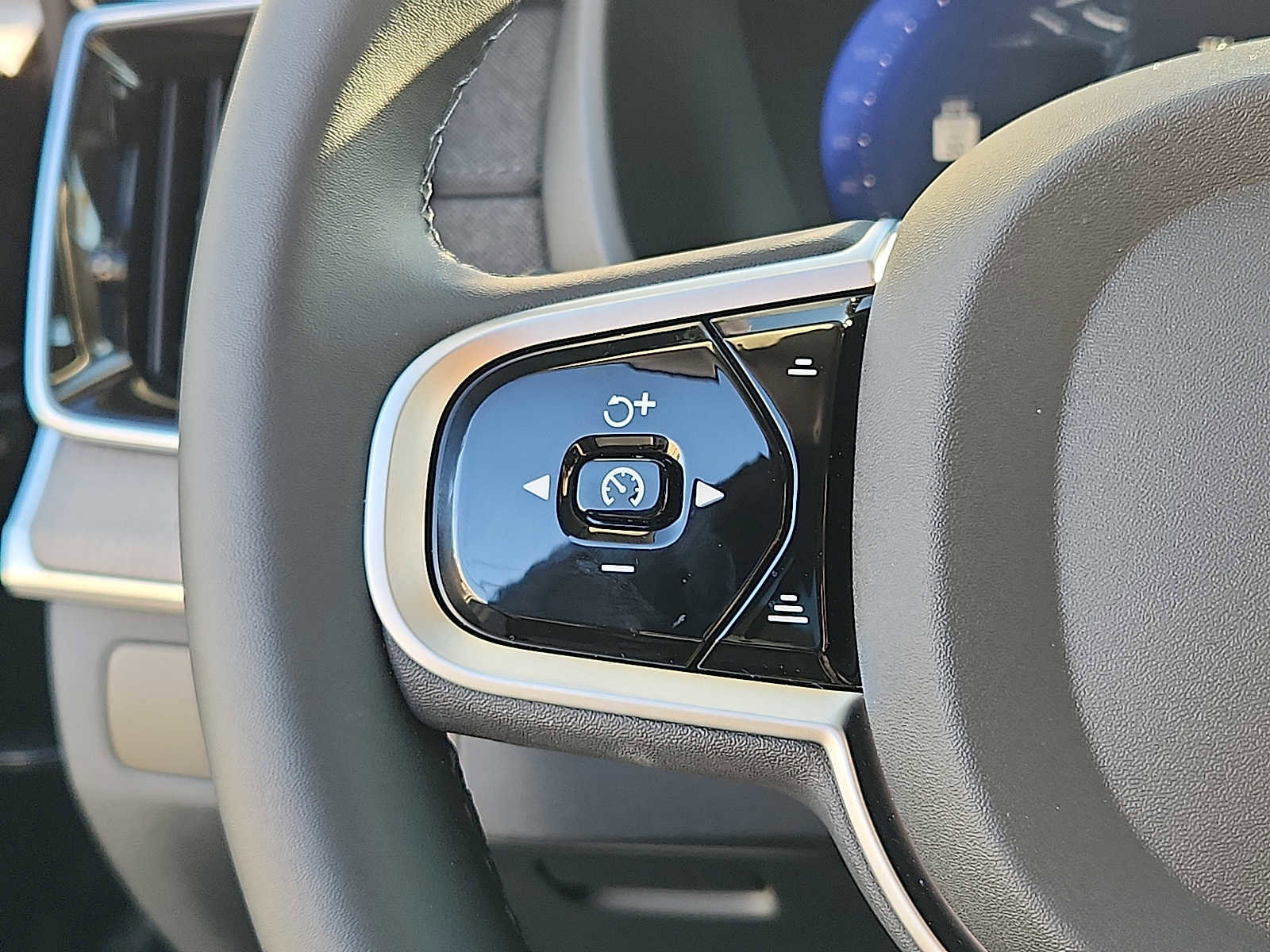 Used 2026 Volvo XC90 B6 Ultra w/ Protection Package image 19