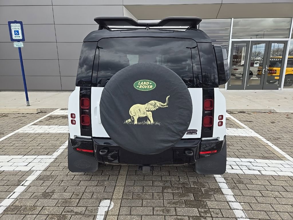 Used 2023 Land Rover Defender 90 X-Dynamic SE image 6