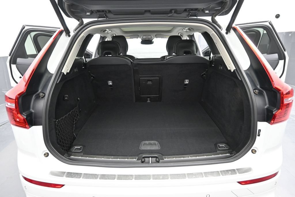 Used 2023 Volvo XC60 T8 Plus AWD/4WD image 17