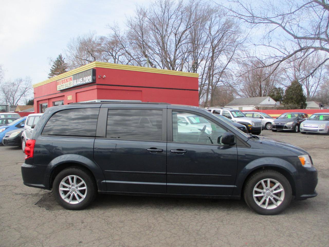 Used 2017 Dodge Grand Caravan SXT FWD image 2