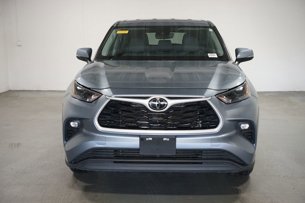 Certified 2024 Toyota Highlander LE image 2