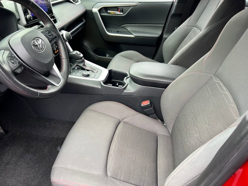 Used 2023 Toyota RAV4 SE image 10