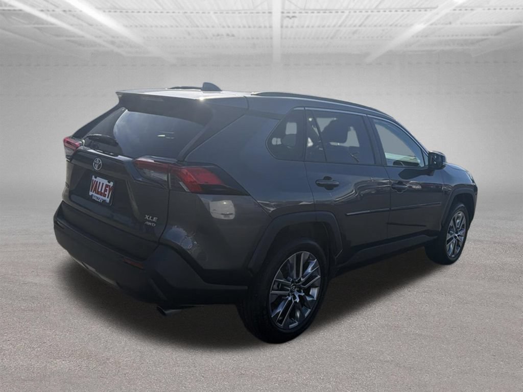 Used 2019 Toyota RAV4 XLE Premium w/ Cold Weather Package AWD/4WD image 12