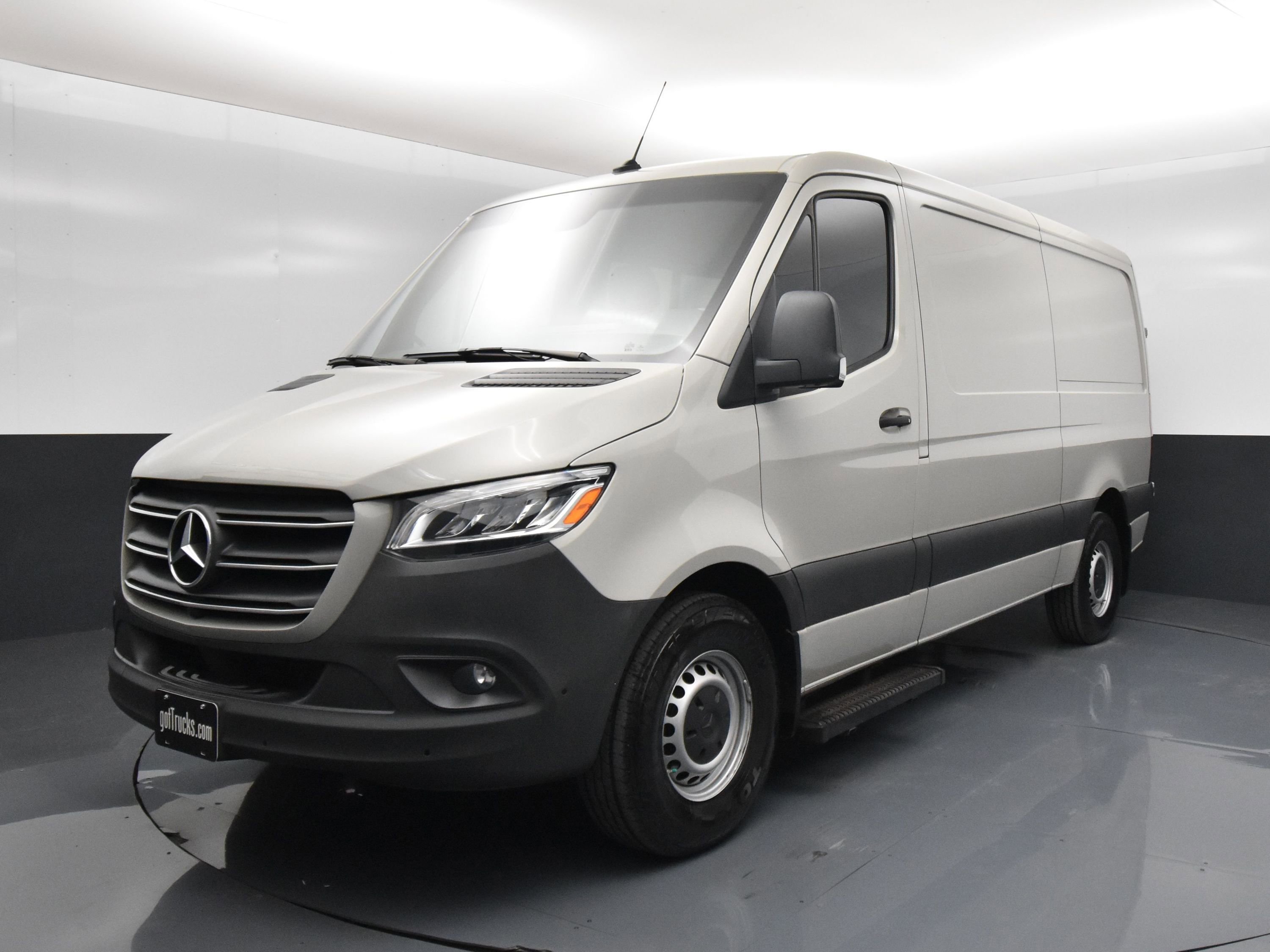 Used 2022 Mercedes-Benz Sprinter 2500 image 2
