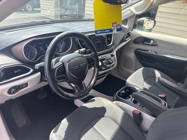 Used 2019 Chrysler Pacifica Touring Plus w/ Advanced Safetytec Group FWD image 11