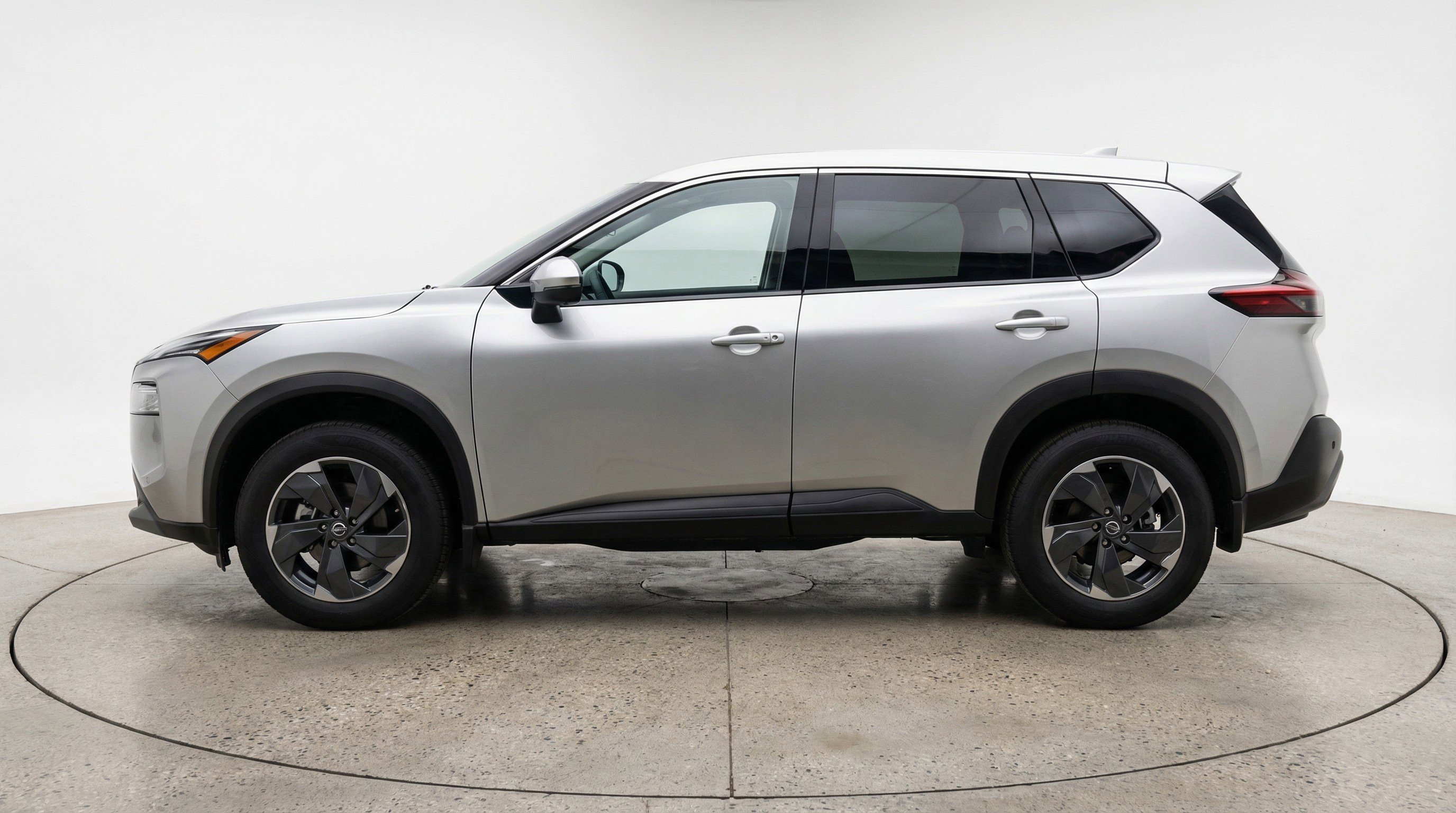 Used 2025 Nissan Rogue SV image 5