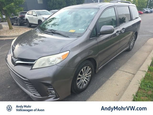 Used 2018 Toyota Sienna XLE FWD image 2