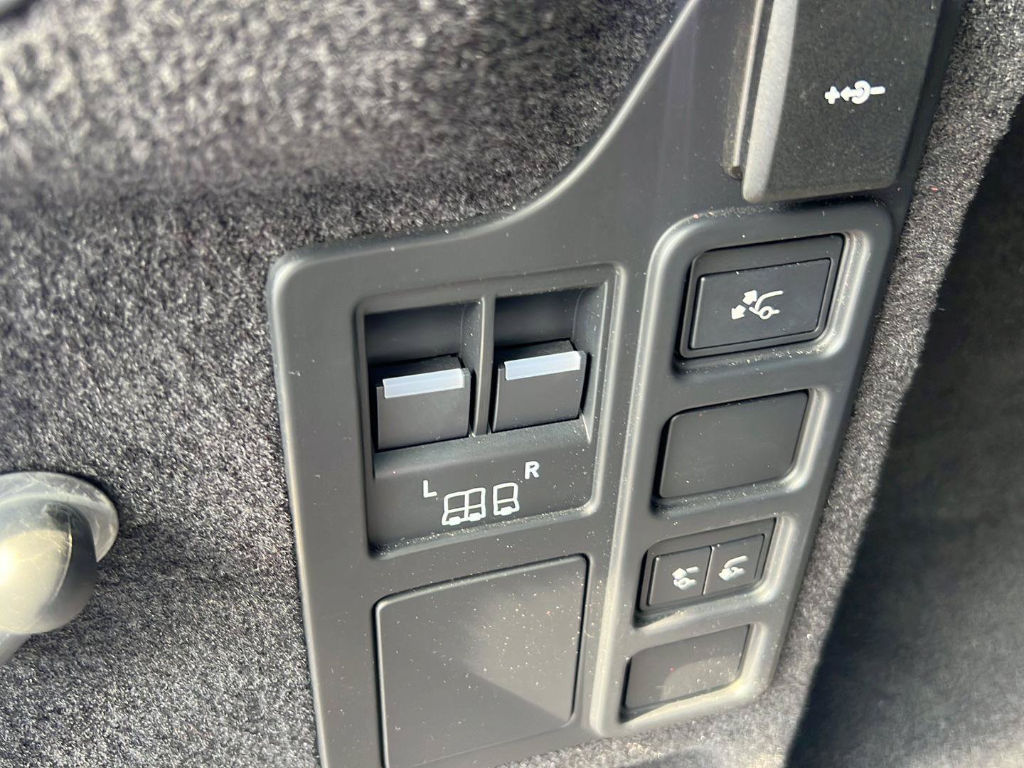 Used 2022 Land Rover Discovery S R-Dynamic AWD/4WD image 34