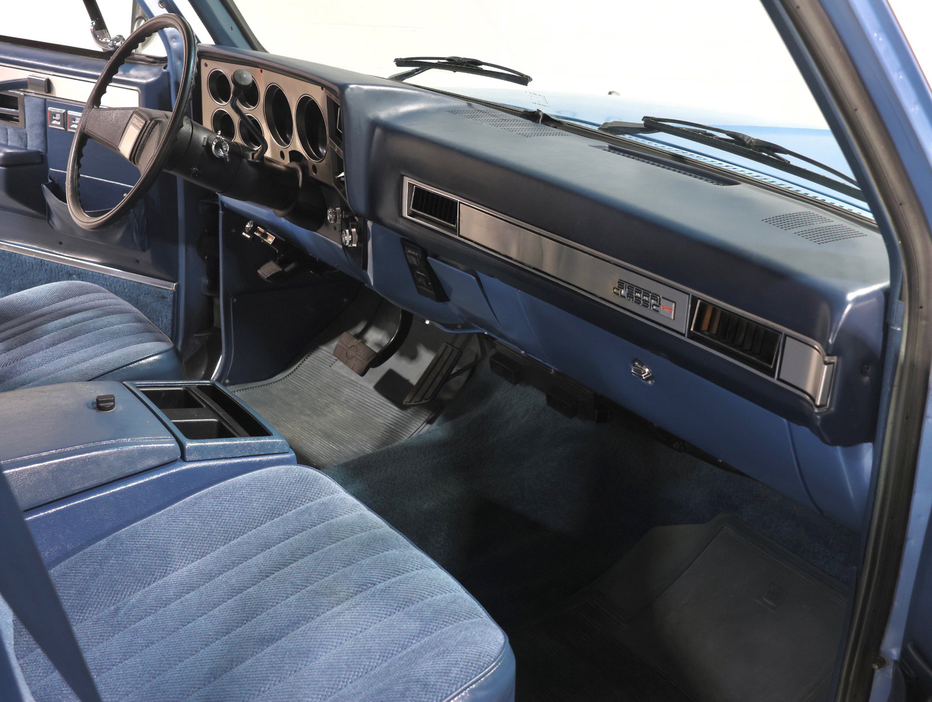 Used 1987 GMC Suburban 2WD image 4