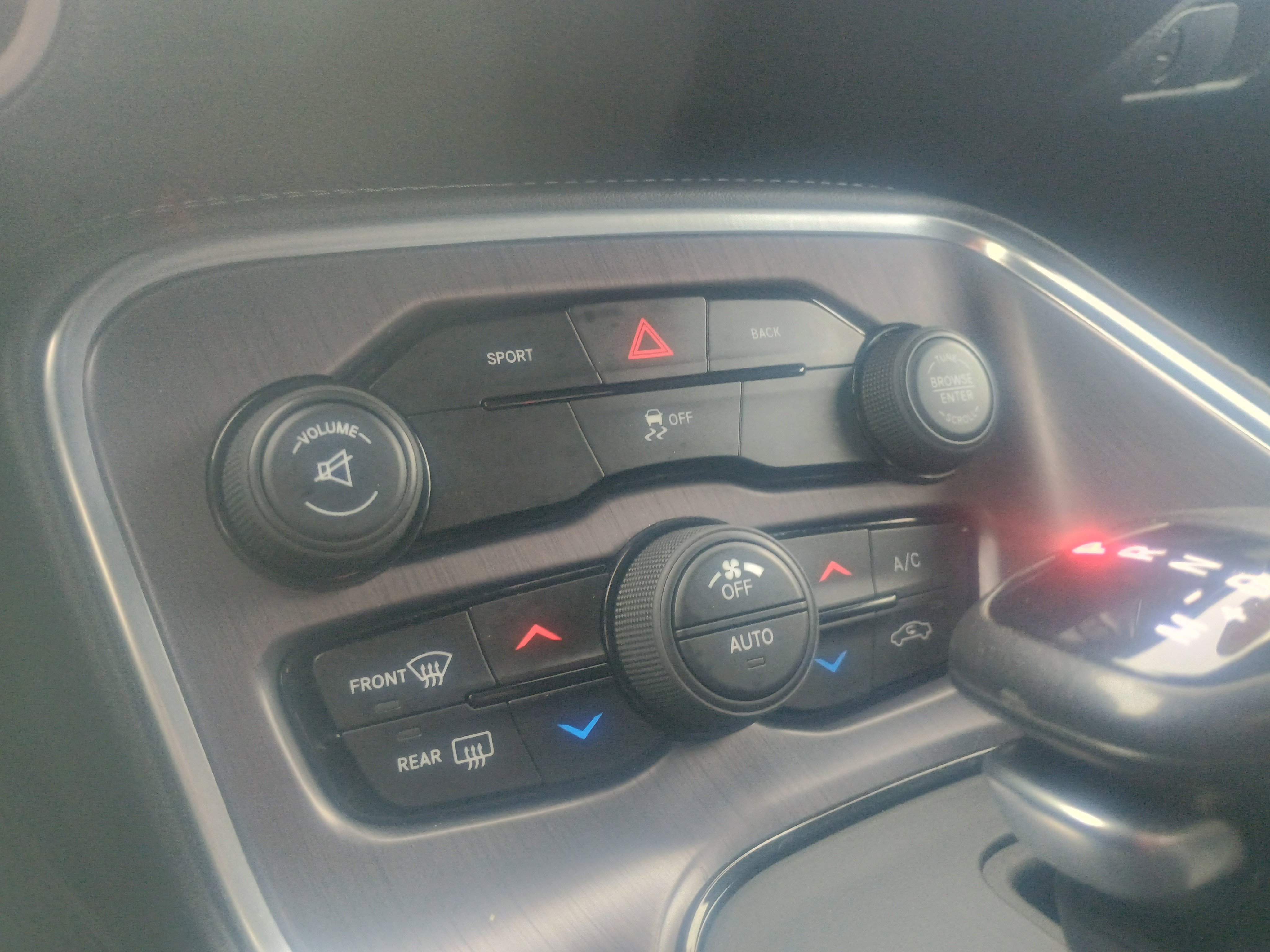 Used 2016 Dodge Challenger SXT image 25