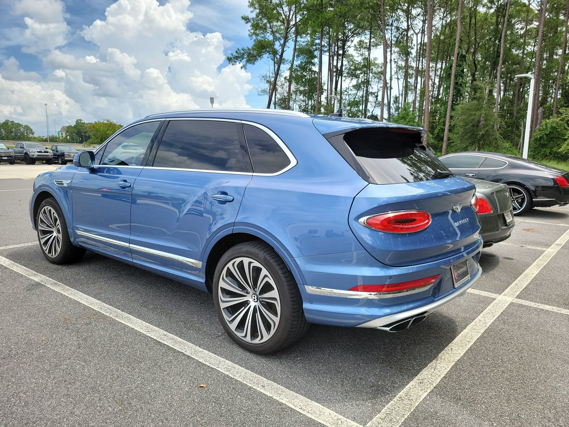 Used 2023 Bentley Bentayga Extended Wheelbase AWD/4WD image 8