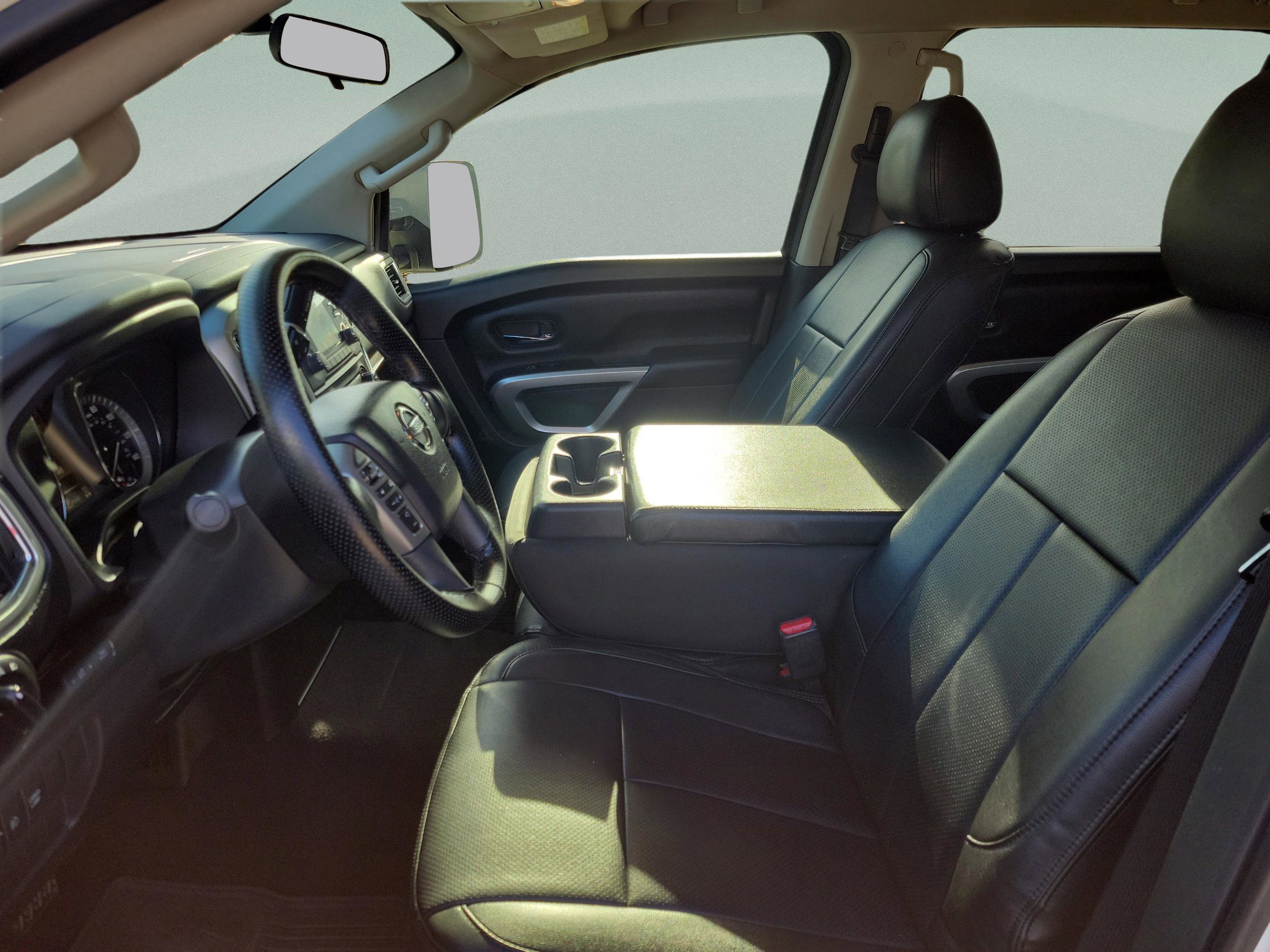 Used 2017 Nissan Titan SV image 23