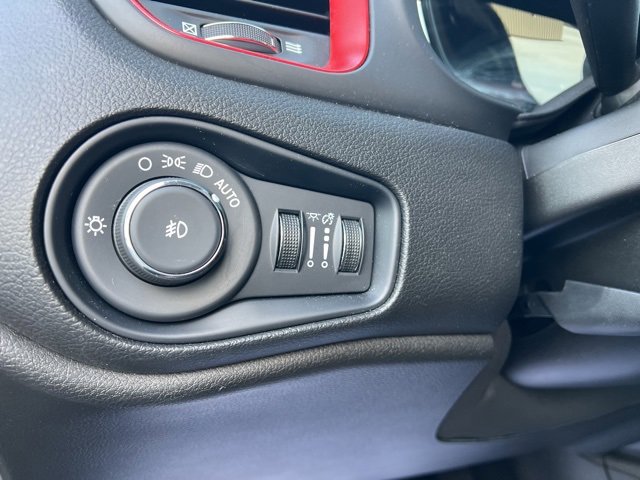 Used 2022 Jeep Renegade Trailhawk image 19