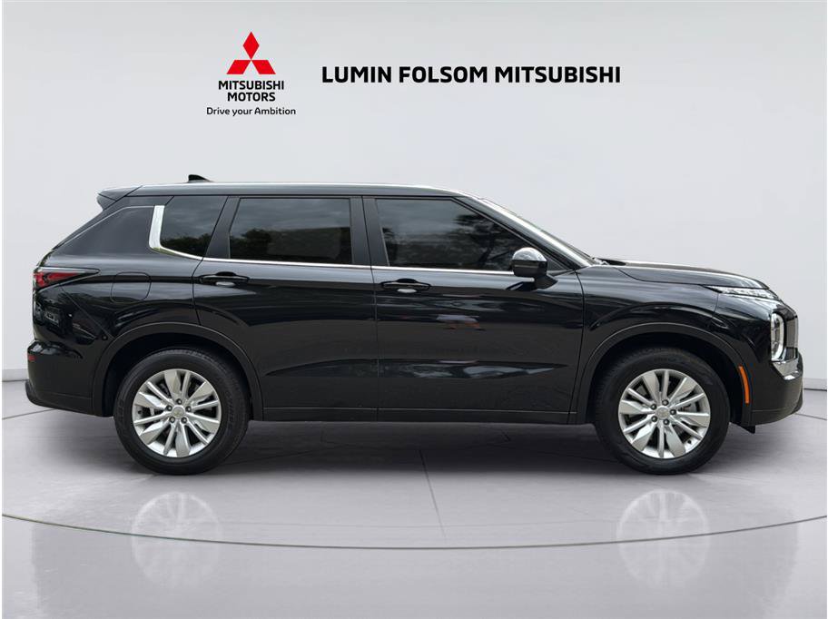 Used 2026 Mitsubishi Outlander ES FWD image 6