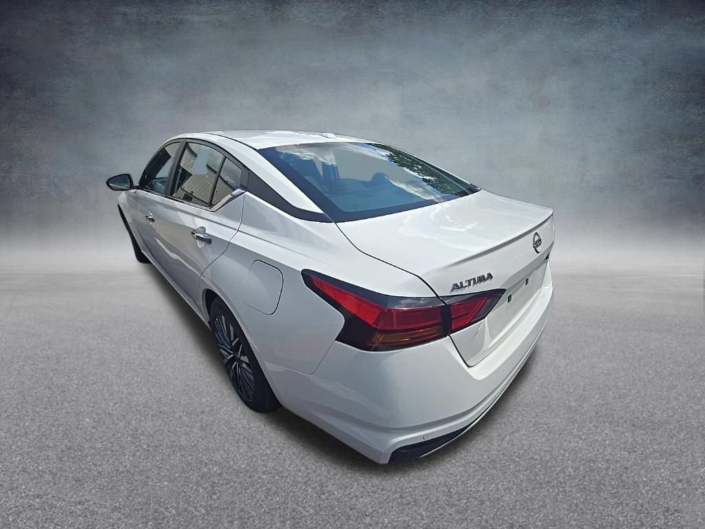 Used 2025 Nissan Altima 2.5 SV FWD image 5