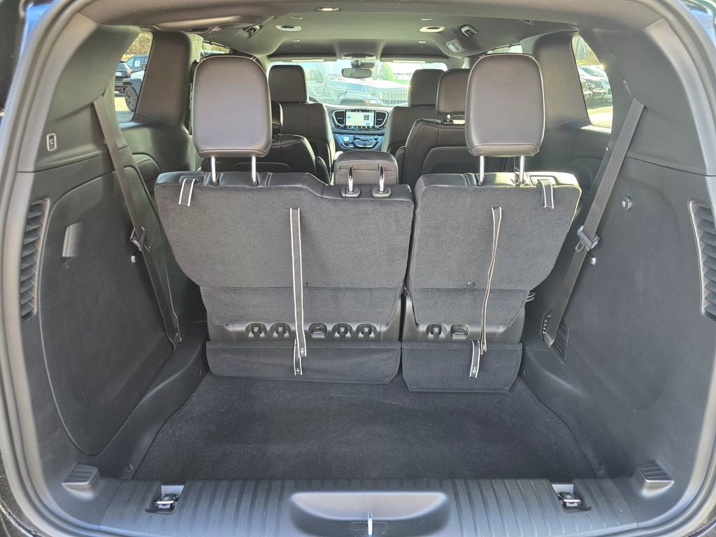 New 2026 Chrysler Pacifica Select image 13