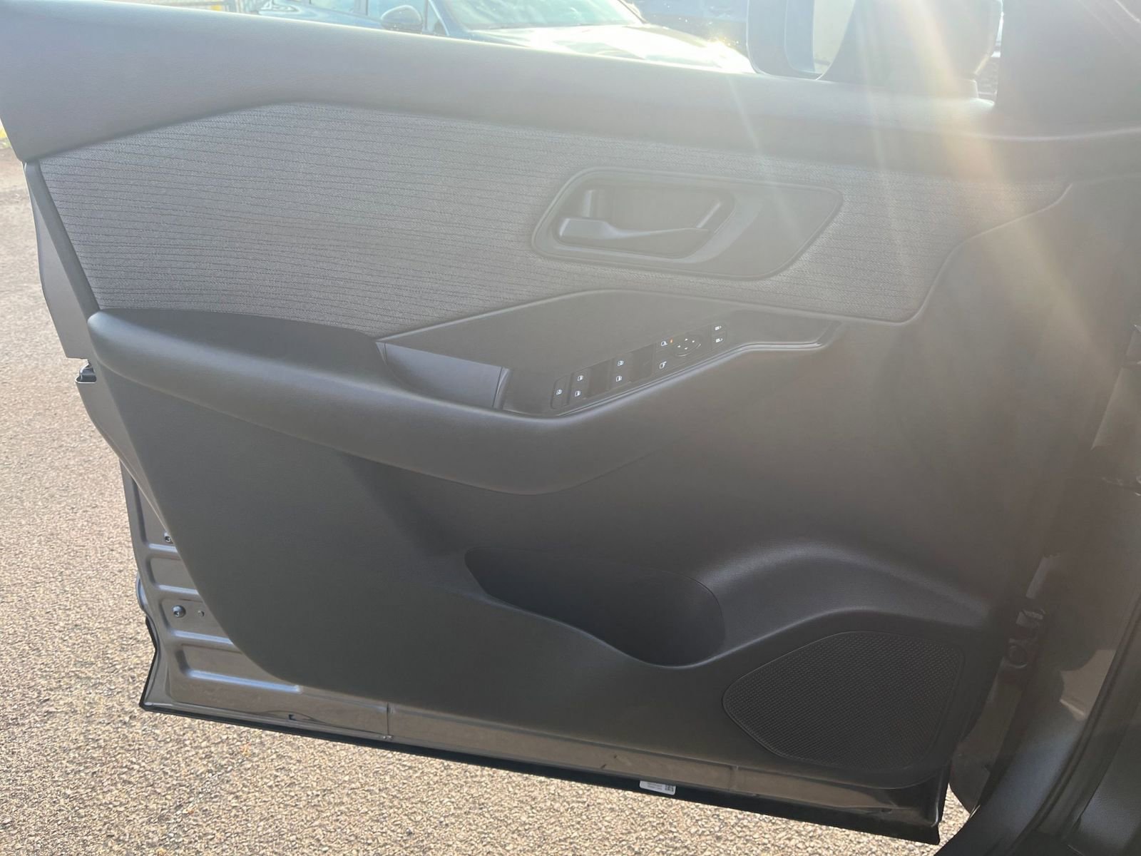 Used 2023 Nissan Rogue S image 18