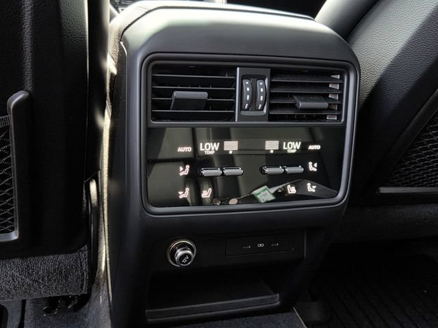 Used 2024 Porsche Cayenne Coupe AWD/4WD image 14