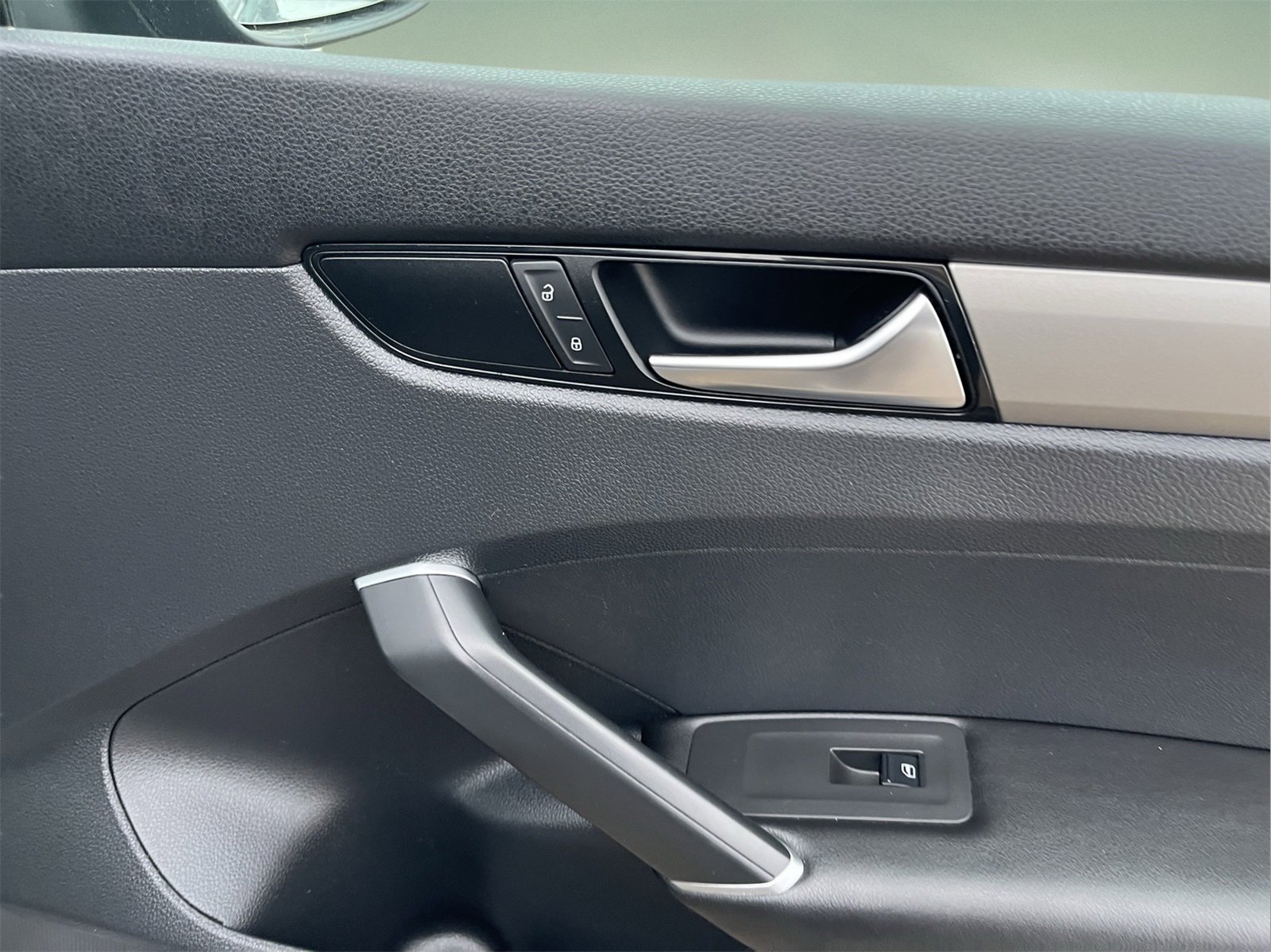 Used 2021 Volkswagen Passat 2.0T S image 30