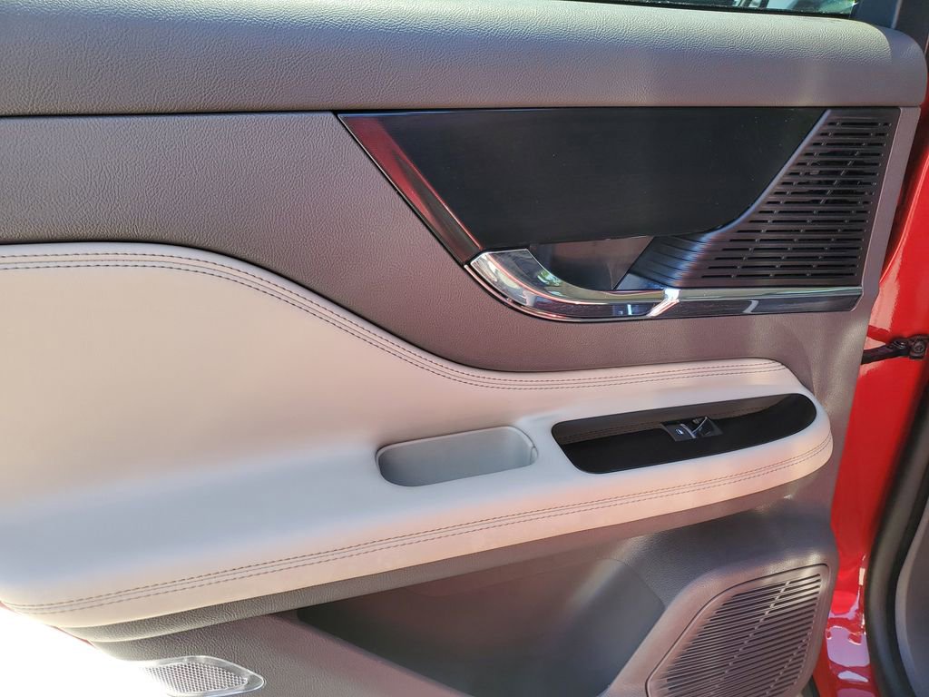 Certified 2022 Lincoln Corsair FWD image 9
