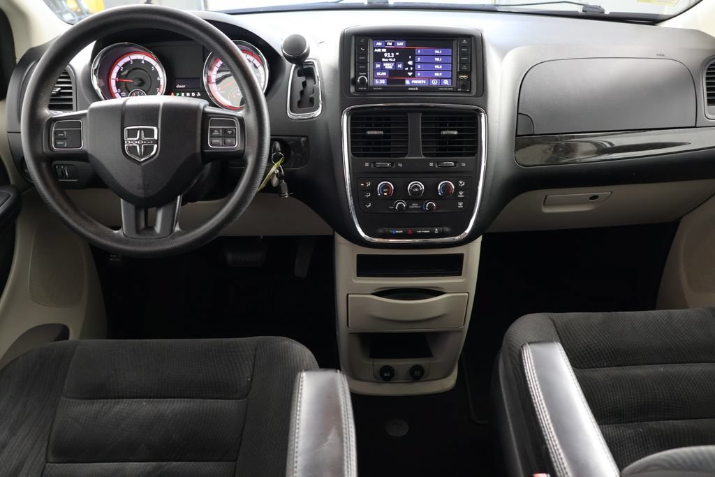 Used 2019 Dodge Grand Caravan SE FWD image 2
