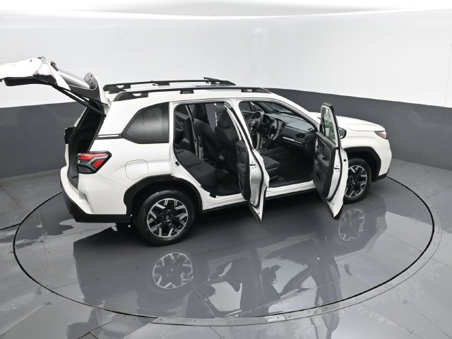 Used 2025 Subaru Forester Premium AWD/4WD image 28
