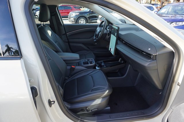 Used 2025 Ford Mustang Mach-E Premium image 3