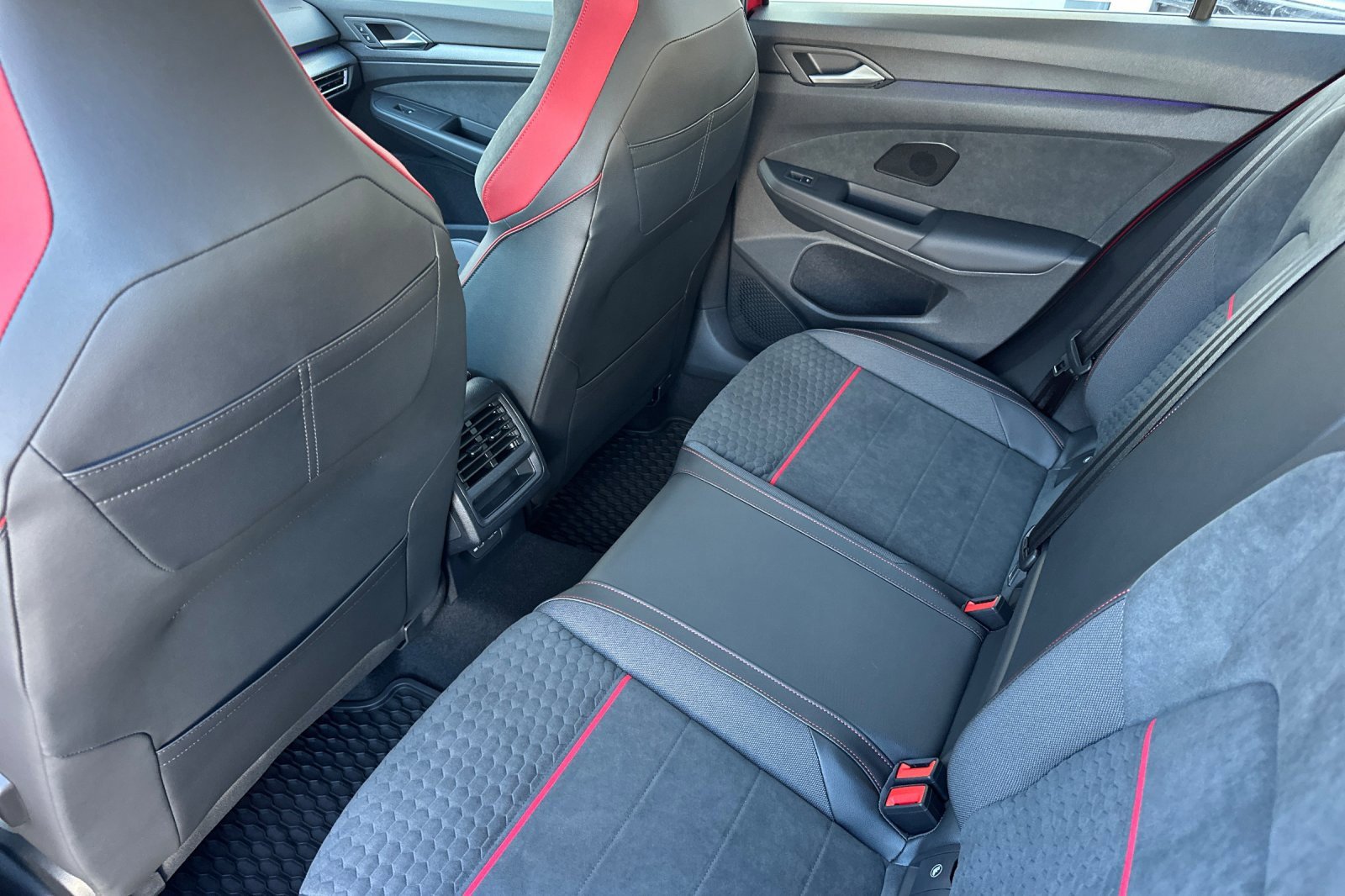 New 2025 Volkswagen GTI SE image 10