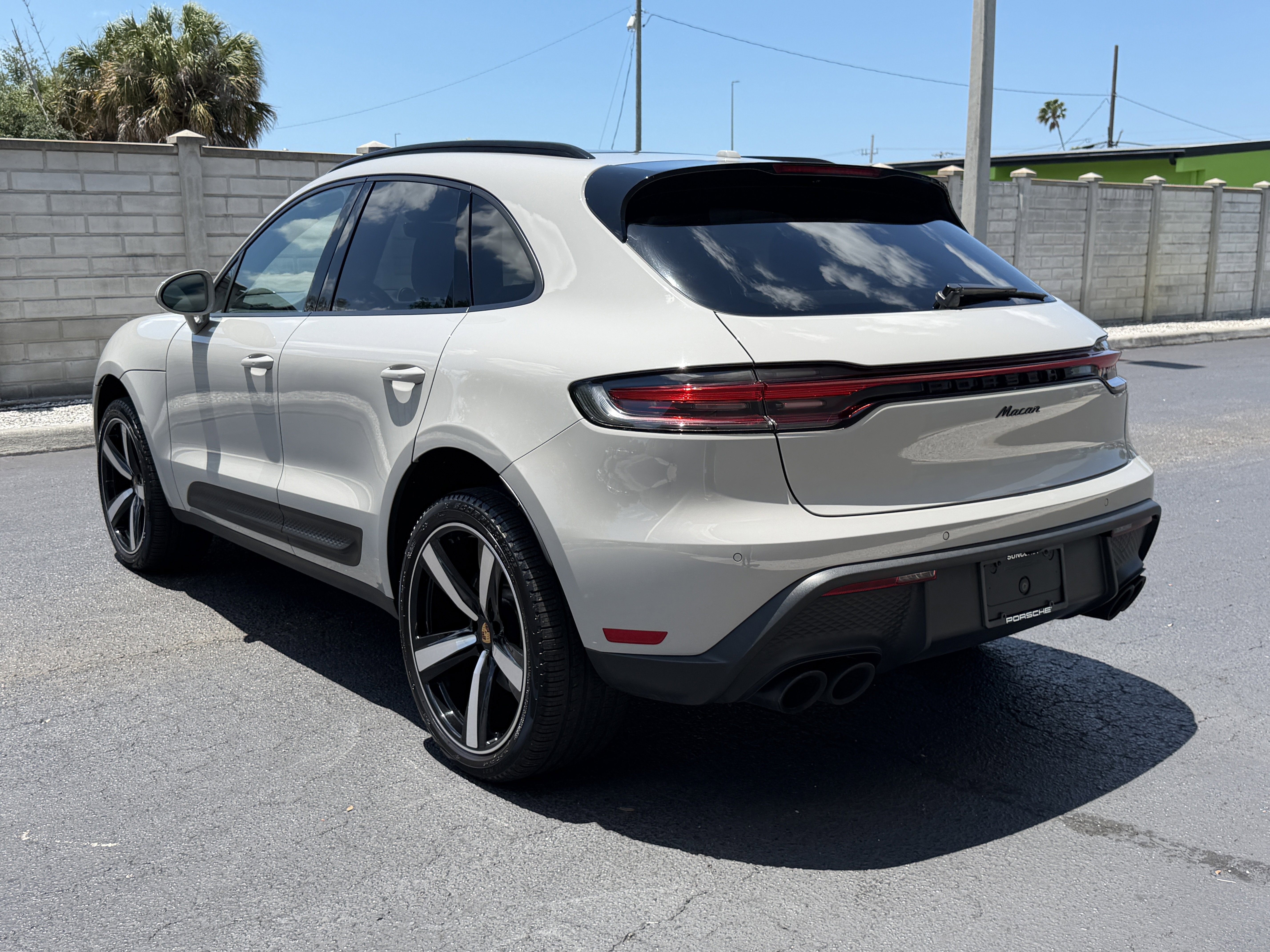 Certified 2024 Porsche Macan AWD/4WD image 3