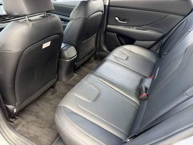 Used 2023 Hyundai Elantra Limited w/ Preferred Accessory Package FWD image 17