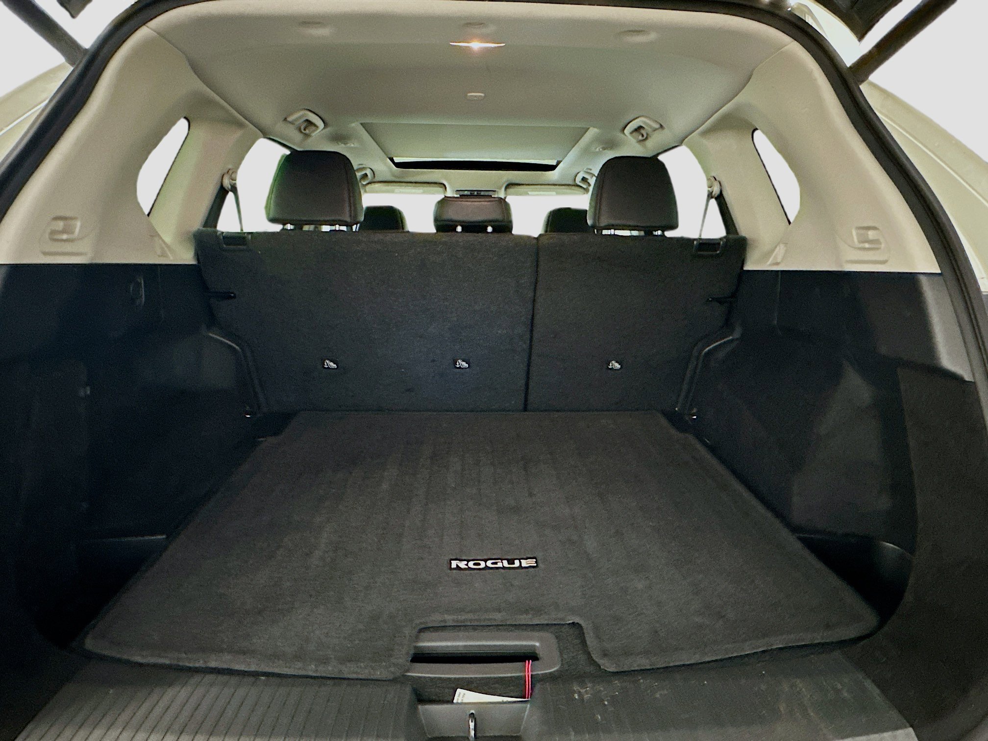 Used 2022 Nissan Rogue SV w/ SV Premium Package image 30