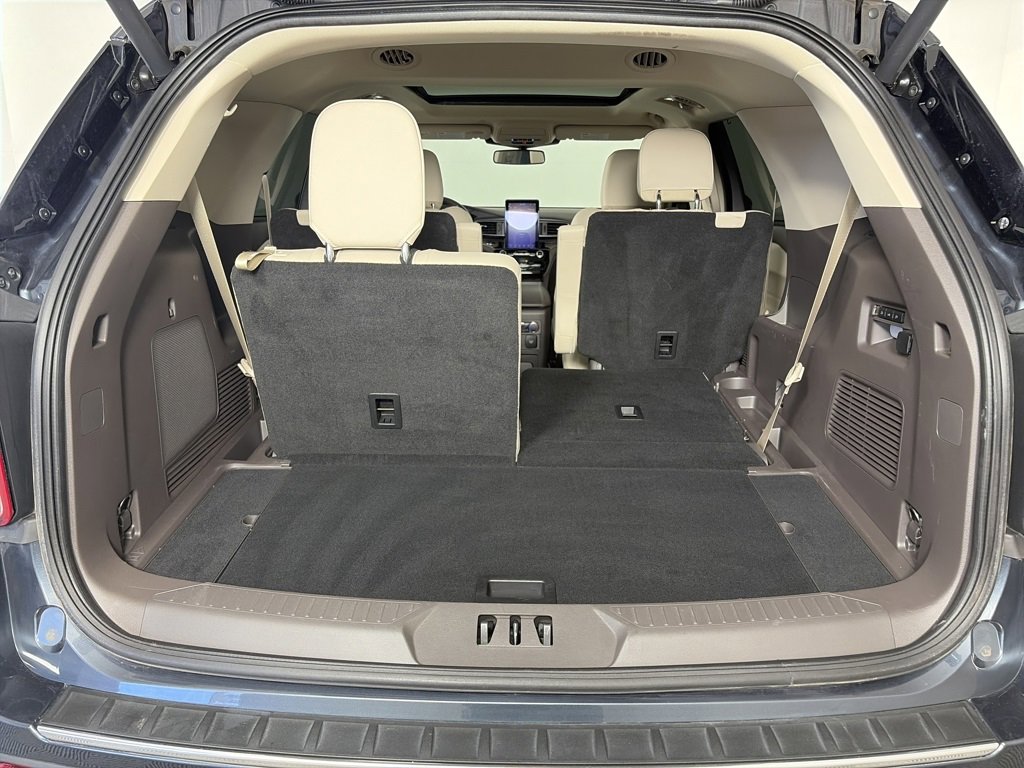 Certified 2022 Ford Explorer Platinum w/ Equipment Group 601A image 27