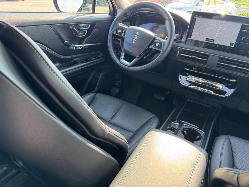 Used 2023 Lincoln Corsair Reserve w/ Towing Package image 14